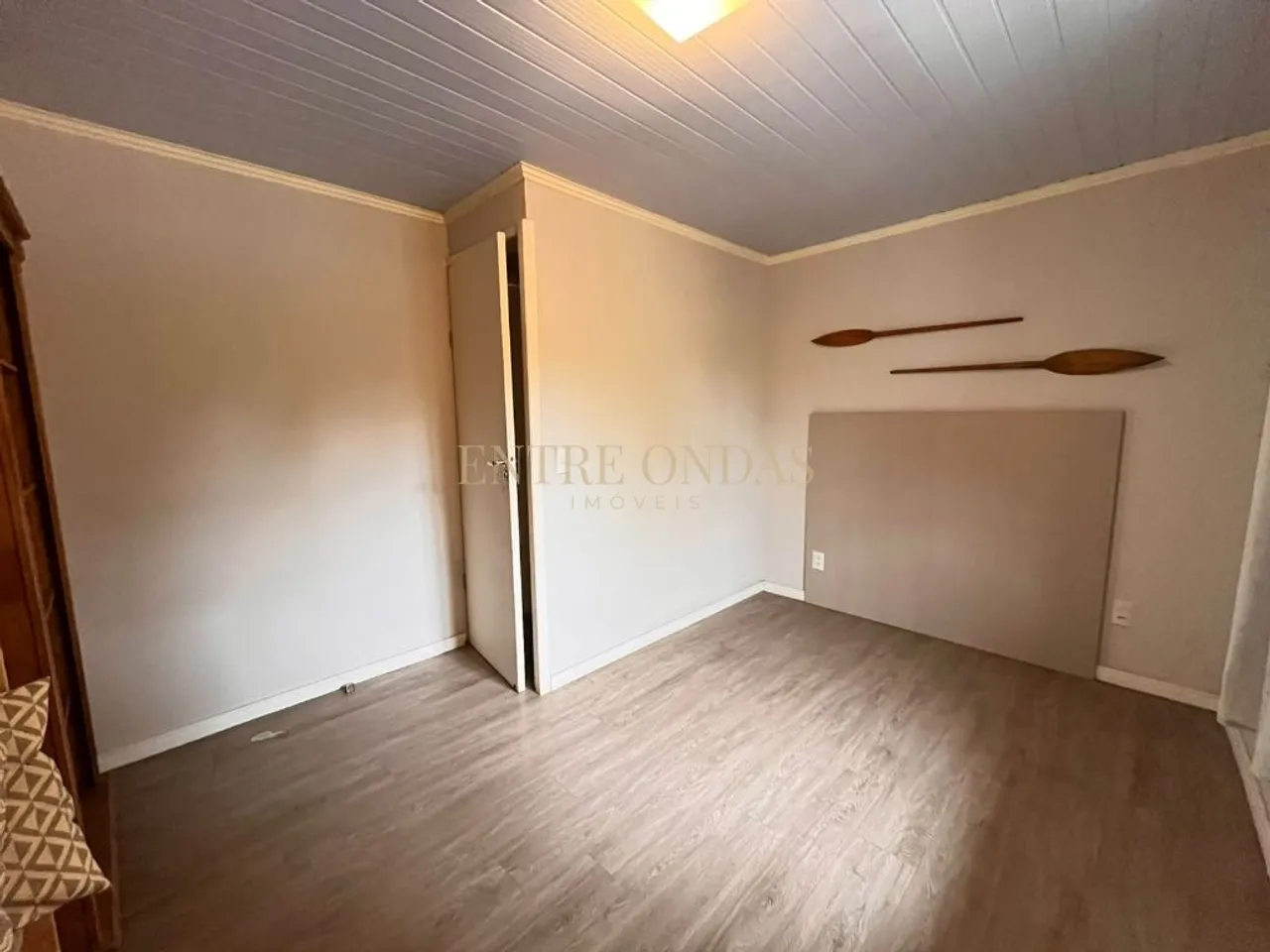 2-bedroom house with a water view in Florianópolis — photo 18