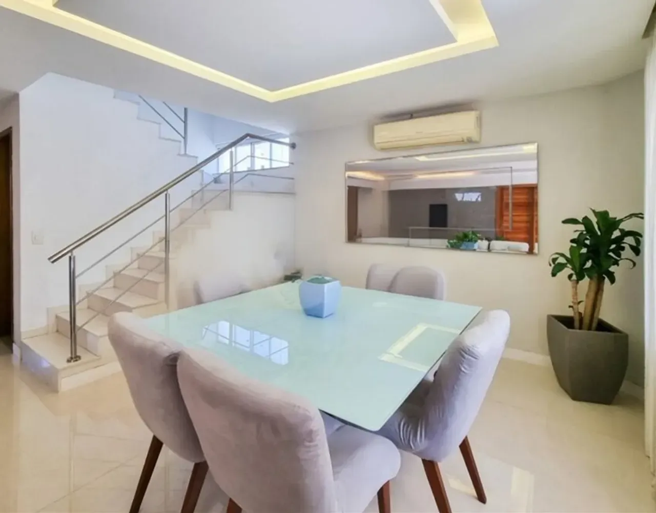 Casa com 5 quartos e 400 m², cozinha fechada — photo 2