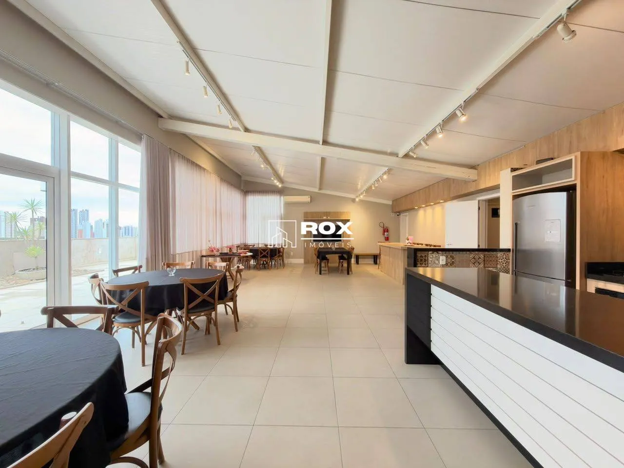 Glass-enclosed balcony in a 3-bedroom apartment, 105 m² — photo 26