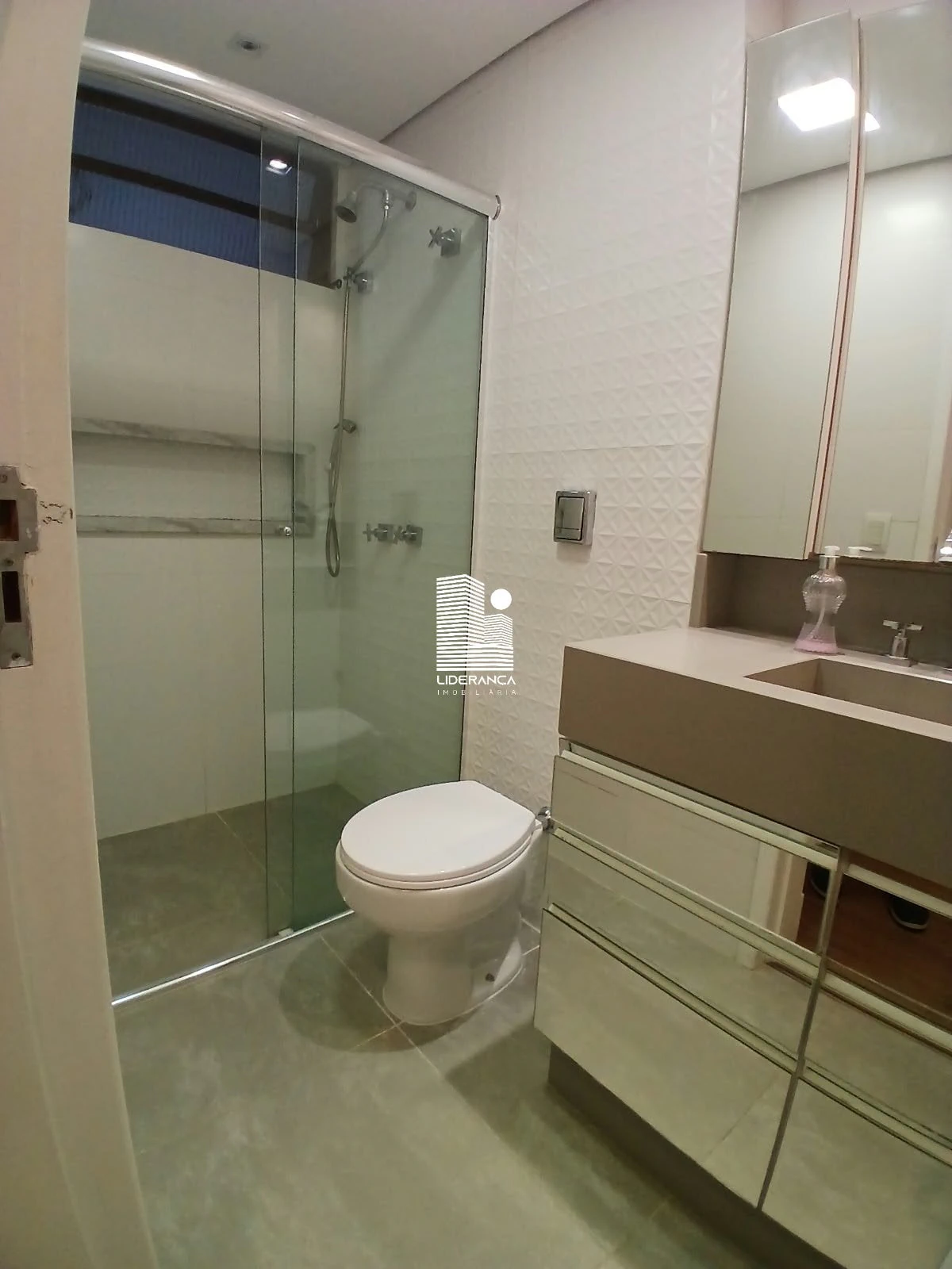 Apartamento com piso de madeira ou laminado, Centro — photo 23