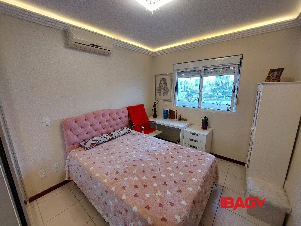 Apartamento amueblado de 4 dormitorios con balcón cerrado y 159 m² — photo 11