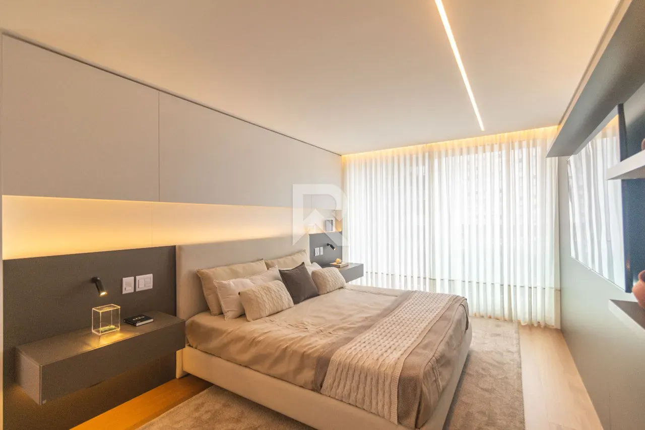 Apartment with 3 en-suite bedrooms and open kitchen — photo 31