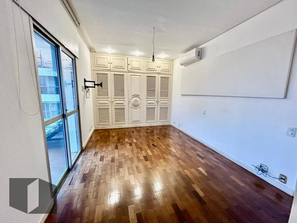 Washing machine in a 4-bedroom apartment, 167 m² — photo 4