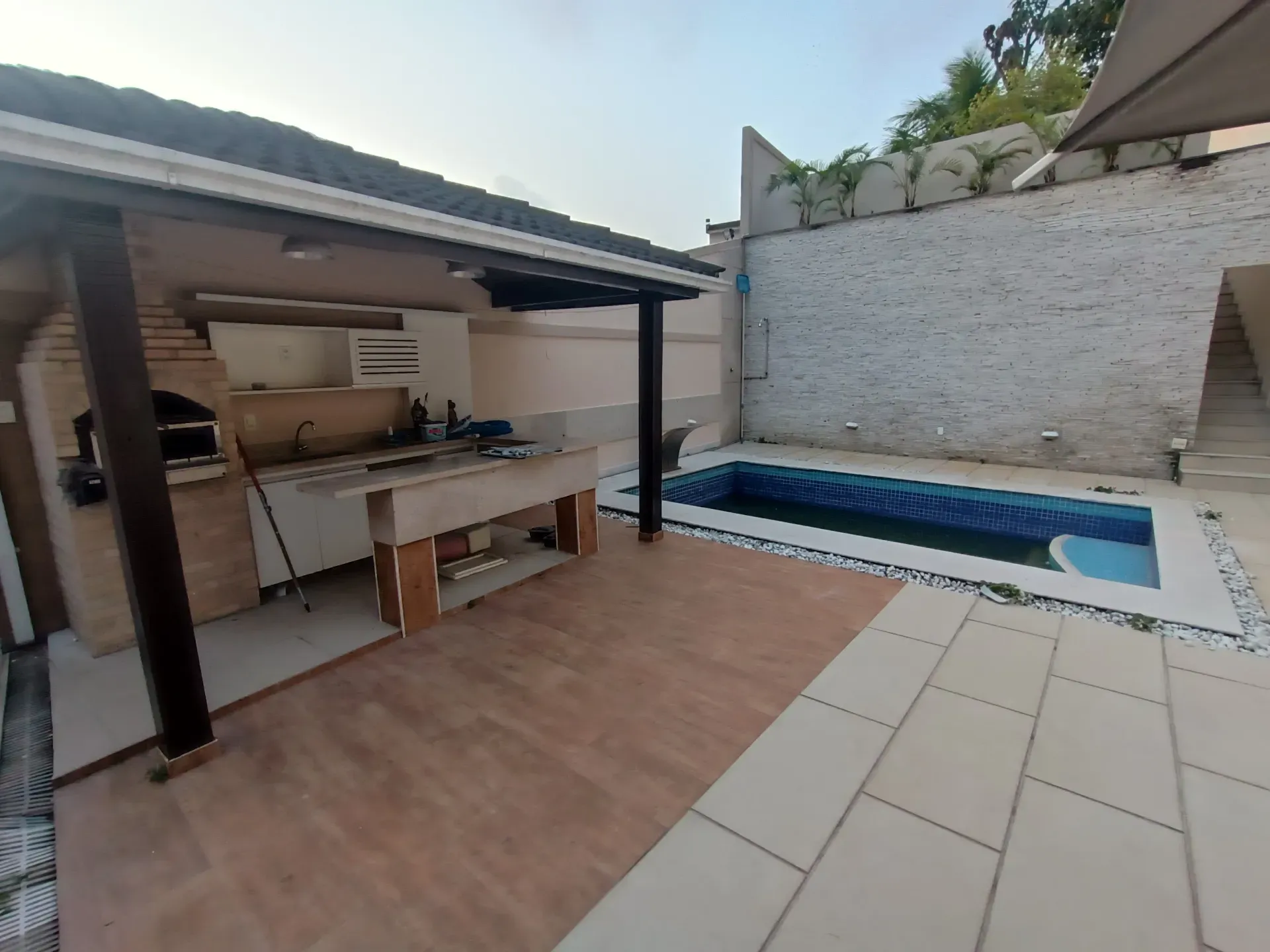 Unfurnished house with 4 bedrooms and 5 bathrooms — photo 39