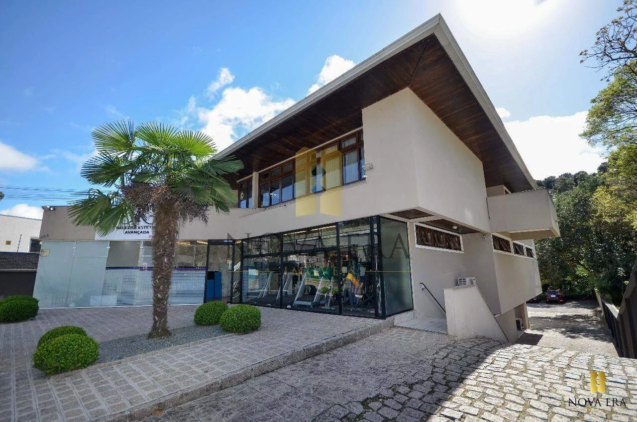 200 m² house with 5 bedrooms, 2 baths and 5 parking