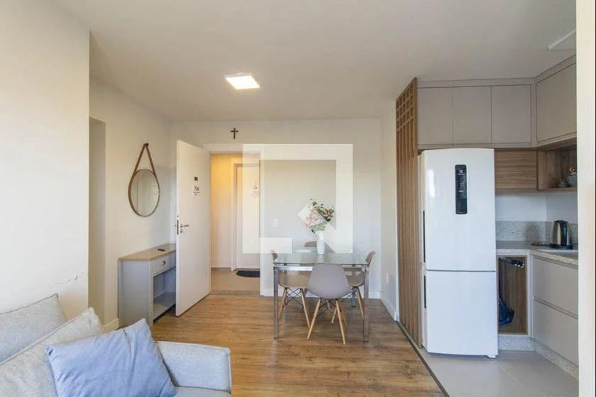 Balcony with a grill in a 2-bedroom apartment, 54 m² — photo 9