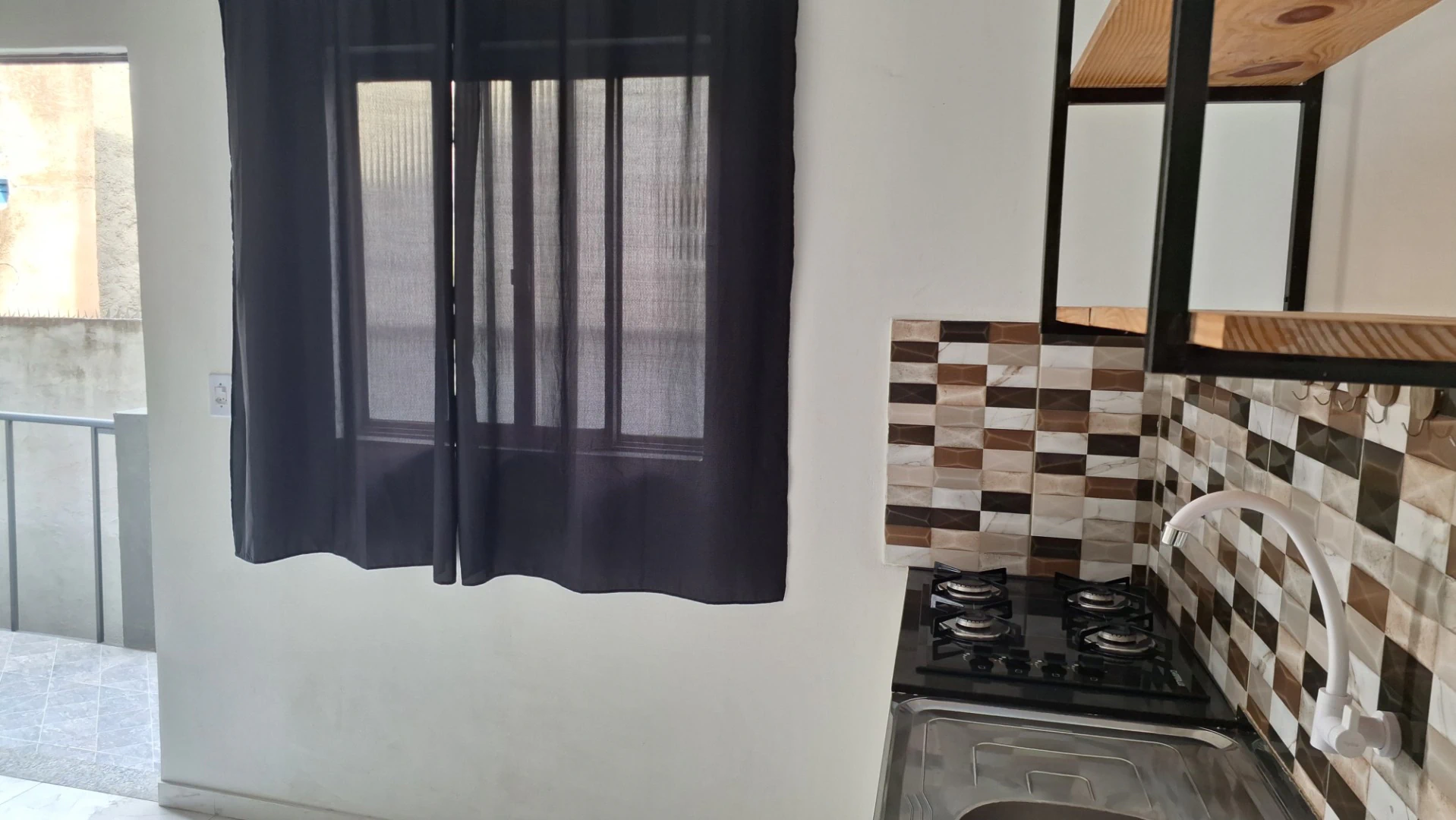 Unfurnished studio 200 m² with electric showerhead — photo 14
