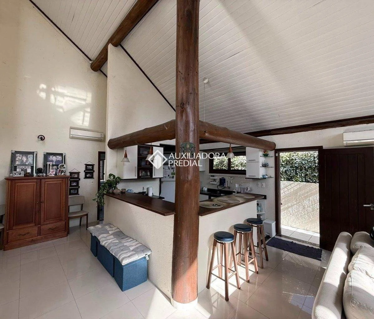 3-bedroom house with a grill on the balcony in Florianópolis — photo 2