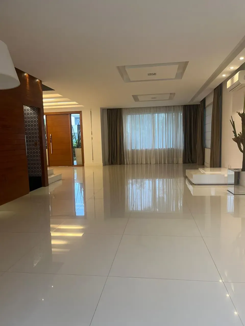 House with 5 suites and a built-in balcony grill — photo 2