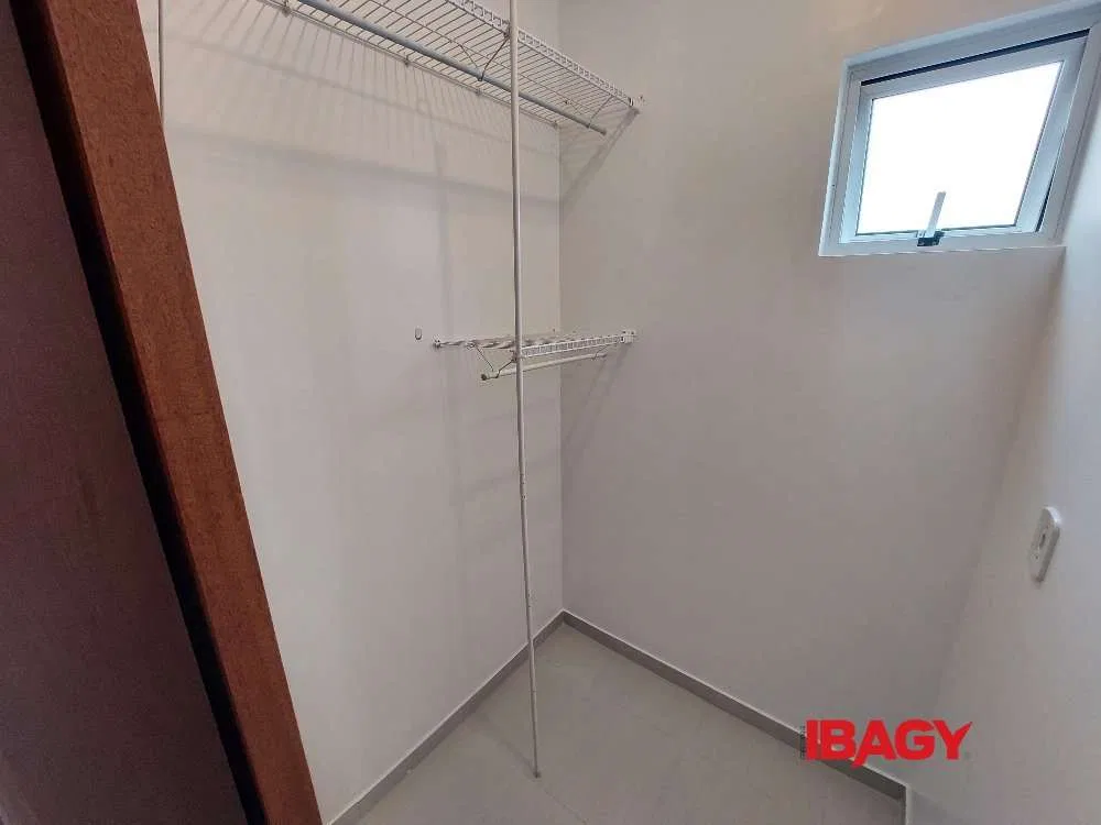 Apartment, 57 m², with a walk-in closet — photo 9