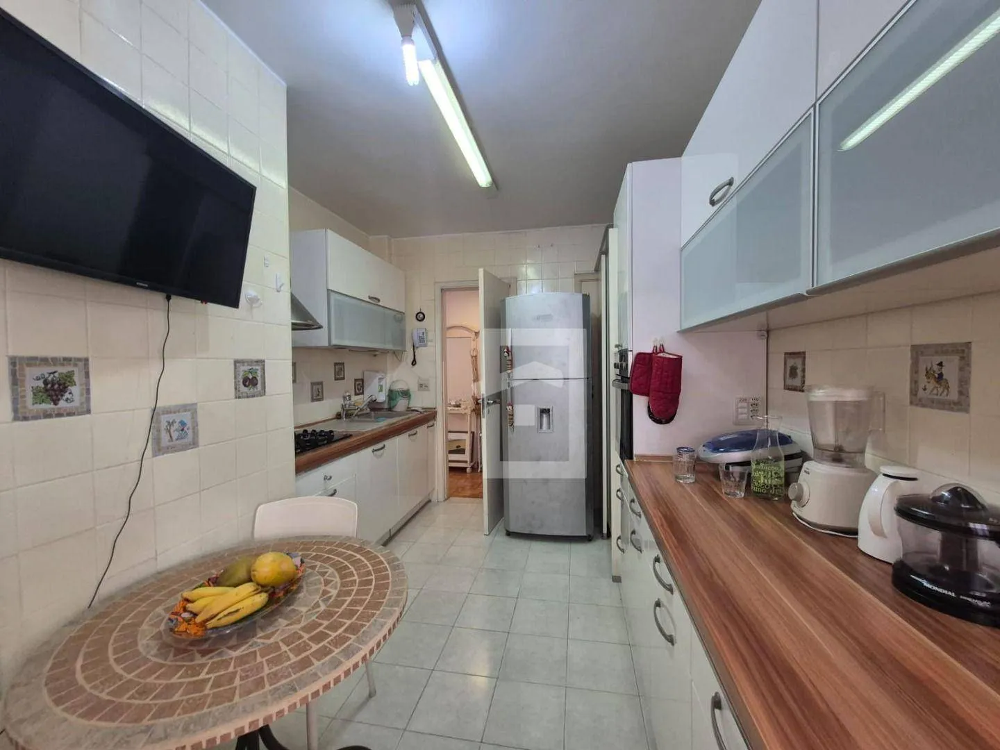 Unfurnished 3-bedroom apartment with a balcony — photo 26
