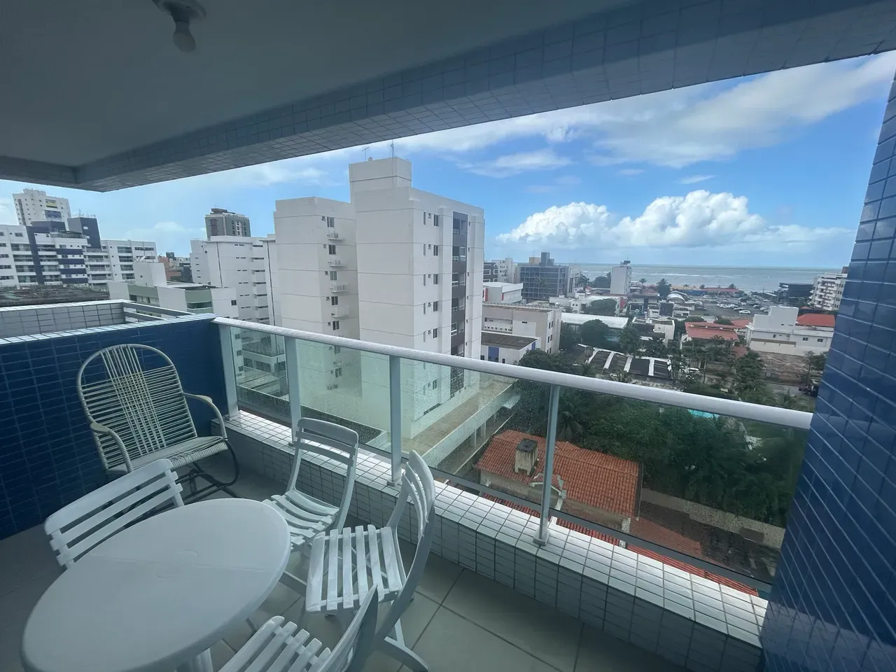 Apartamento mobiliado de 3 quartos com varanda