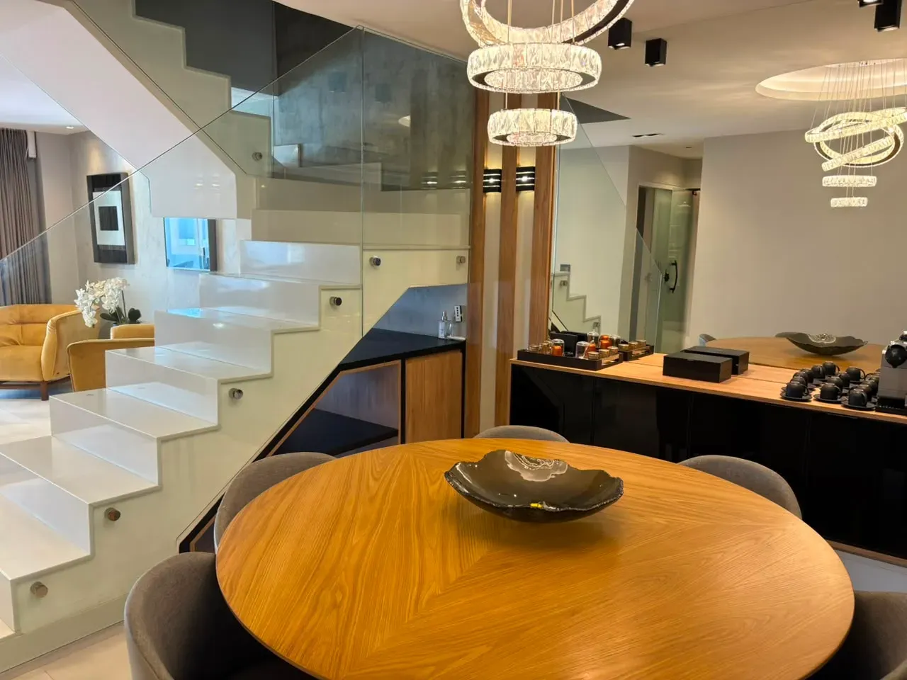Furnished 266 m² house with 6 bedrooms and balcony grill — photo 4