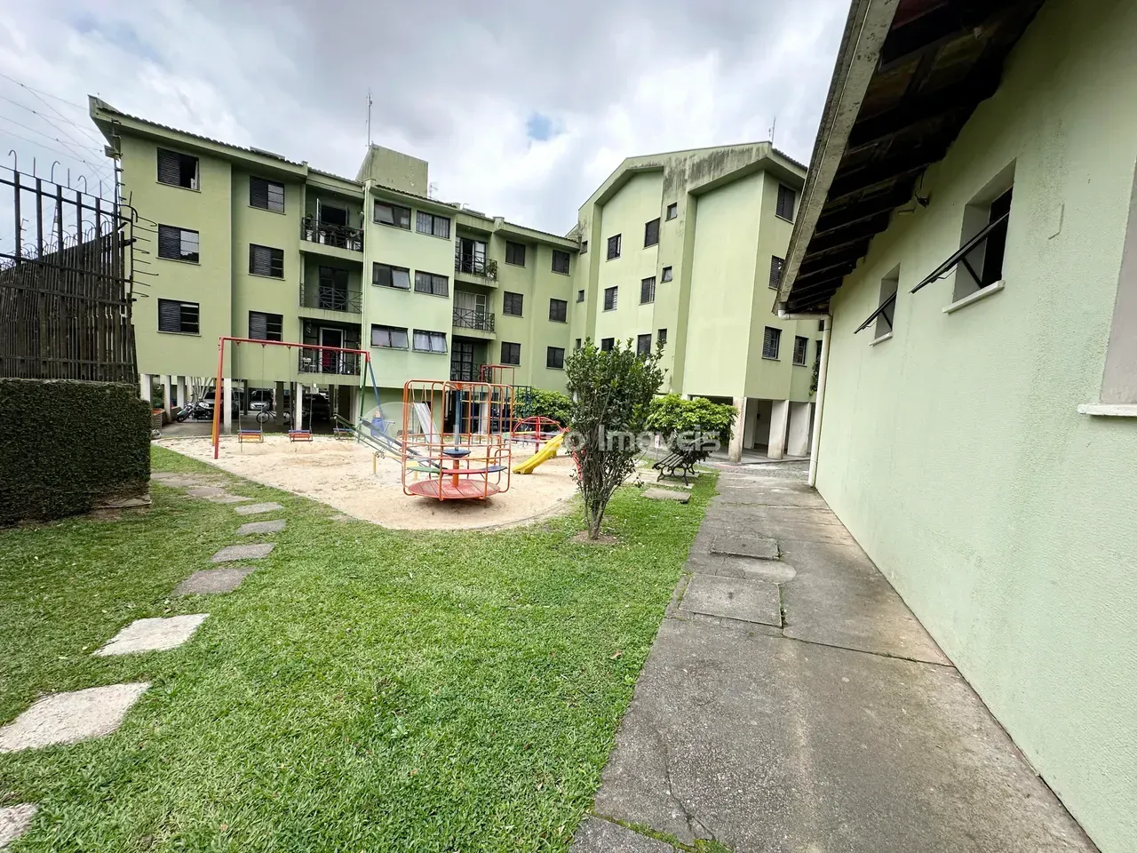 3-bedroom apartment with balcony and parking