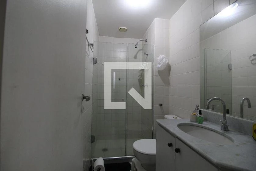 Apartamento amueblado de 3 dormitorios con balcón acristalado — photo 42