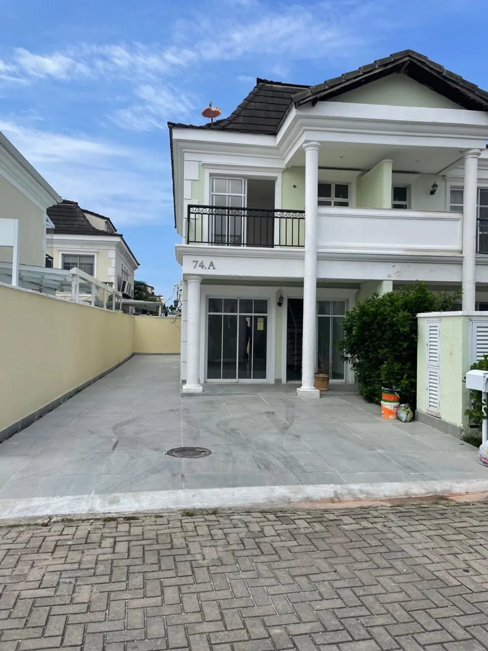 House with 5 bedrooms and 4 bathrooms, closed kitchen — photo 4