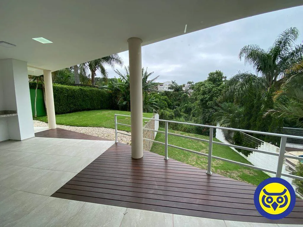 3-bedroom house with a water view — photo 8