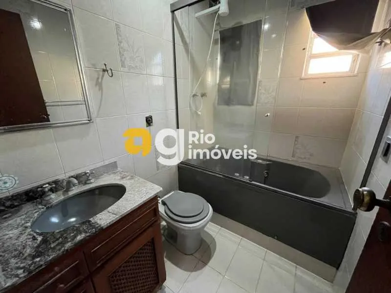 Bathtub in a 3-bedroom apartment, 105 m² — photo 11
