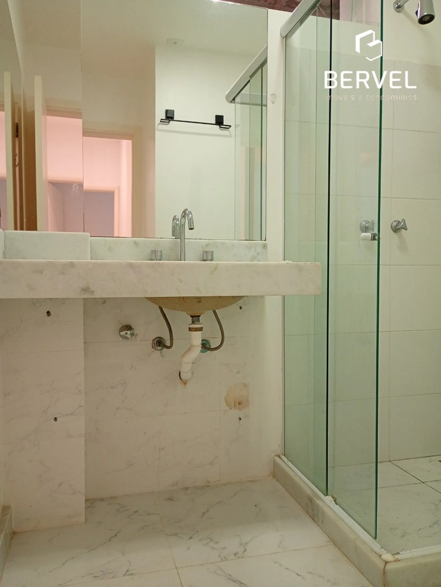 Apartamento de 2 quartos em condomínio com piscina — photo 10