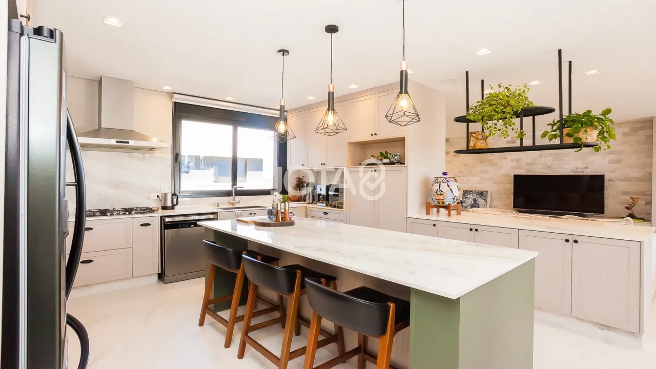 Furnished 220 m² apartment with 3 en-suite bedrooms — photo 9