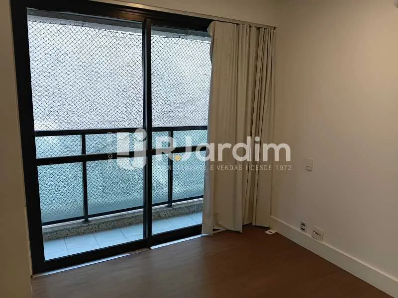 Apartamento com 3 quartos e varanda — photo 6