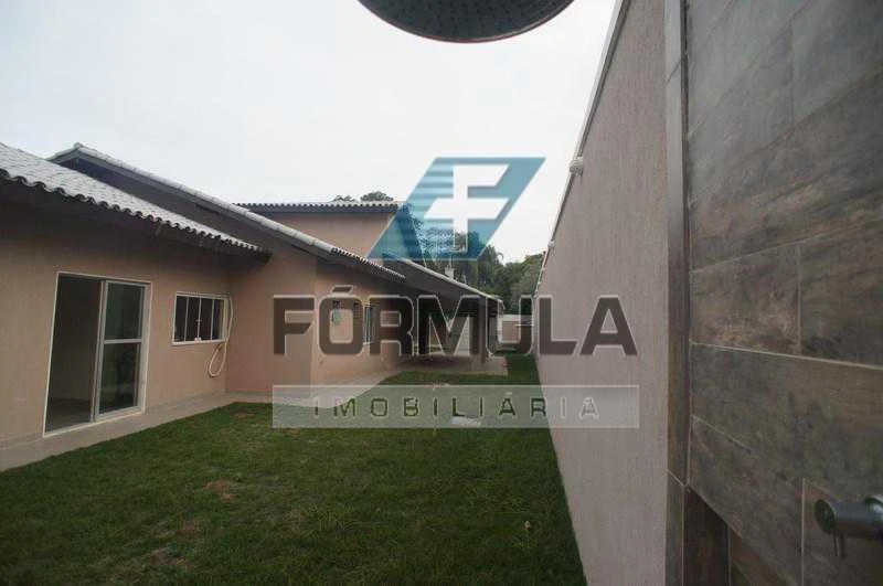 4-bedroom house with a bathtub — photo 13