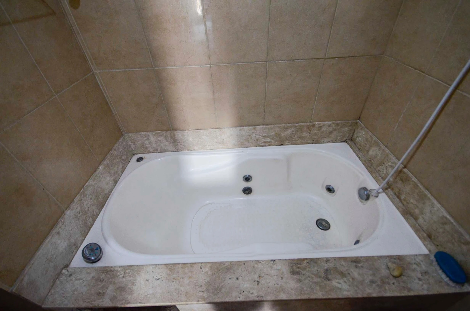 Furnished apartment, 65 m², with a jacuzzi — photo 35