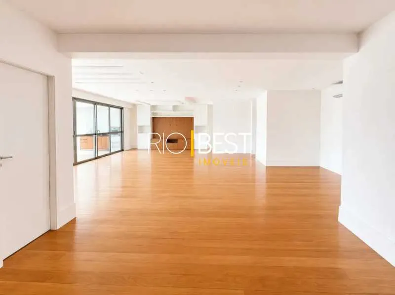 Unfurnished 4-bedroom apartment with open-plan kitchen — photo 6