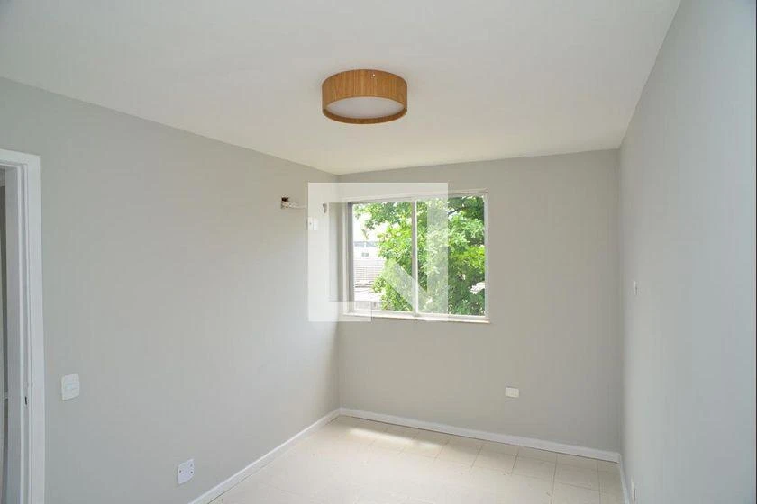 3-bedroom apartment in a building with a gym — photo 9