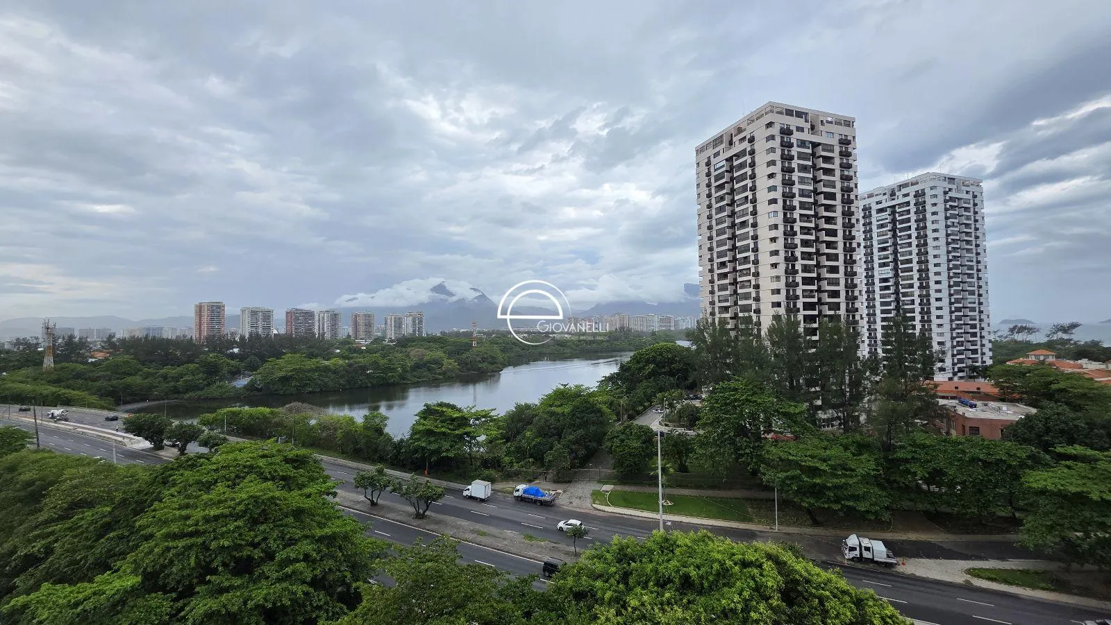 92 m² apartment with a water view and a washing machine — photo 9