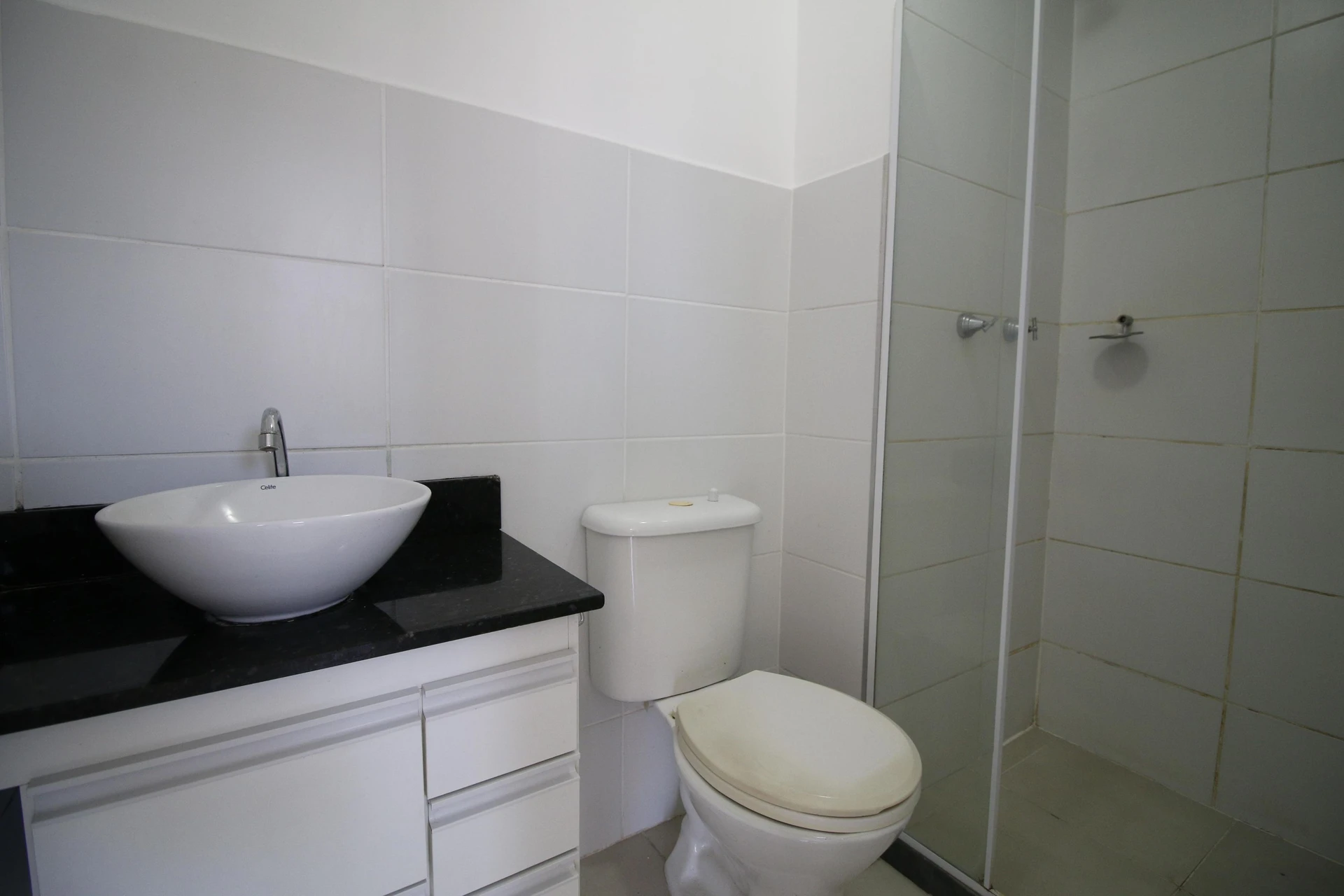 2-bedroom apartment in a building with a gym — photo 5