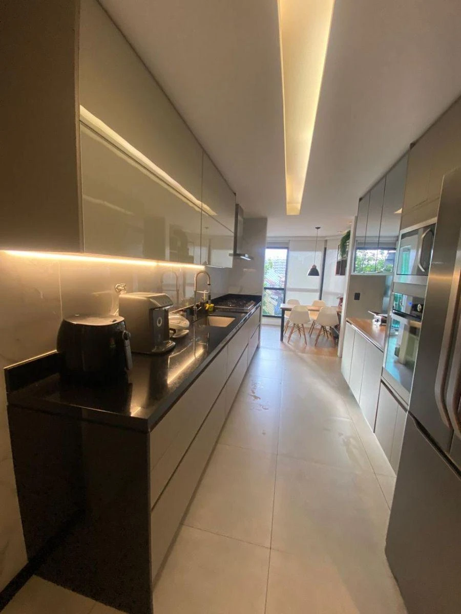 Apartamento mobiliado com 4 quartos e varanda envidraçada — photo 12