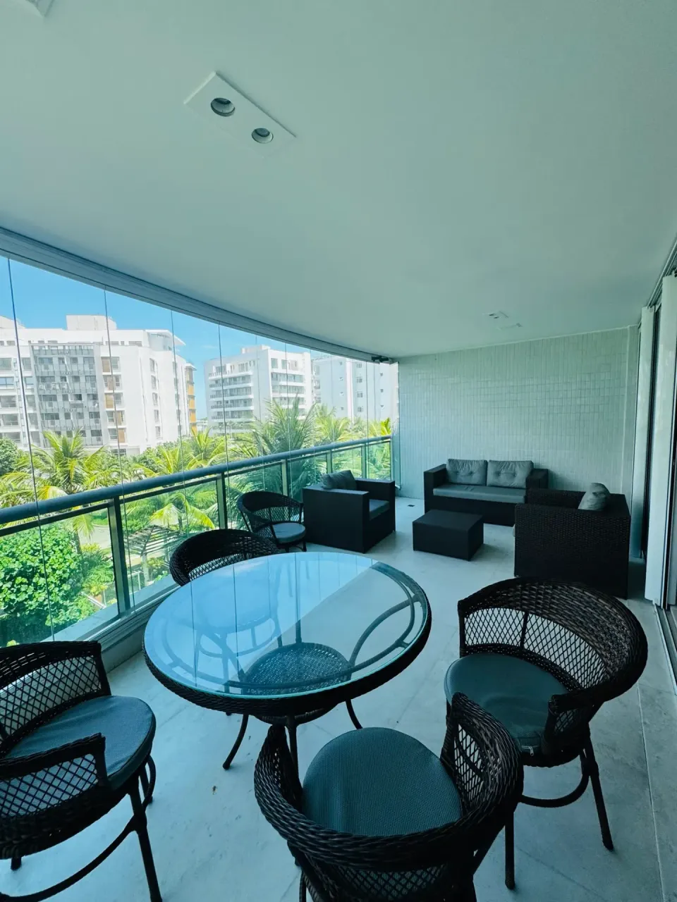 Unfurnished apartment with 4 bedrooms and 5 bathrooms — photo 4