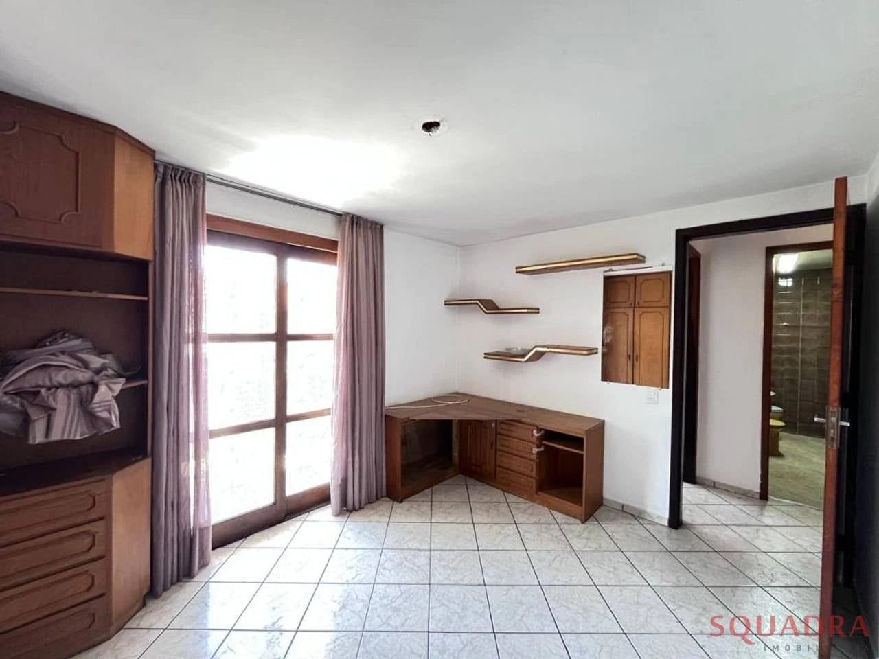 3-bedroom house with a bathtub in Curitiba — photo 5