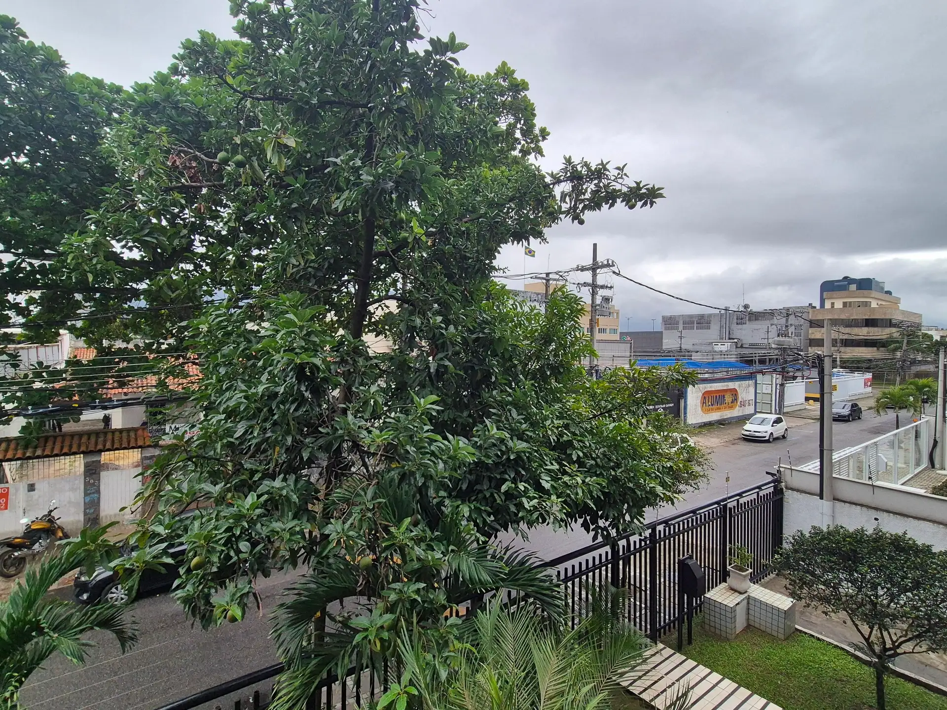 4-bedroom apartment with 3 bathrooms and a balcony — photo 43