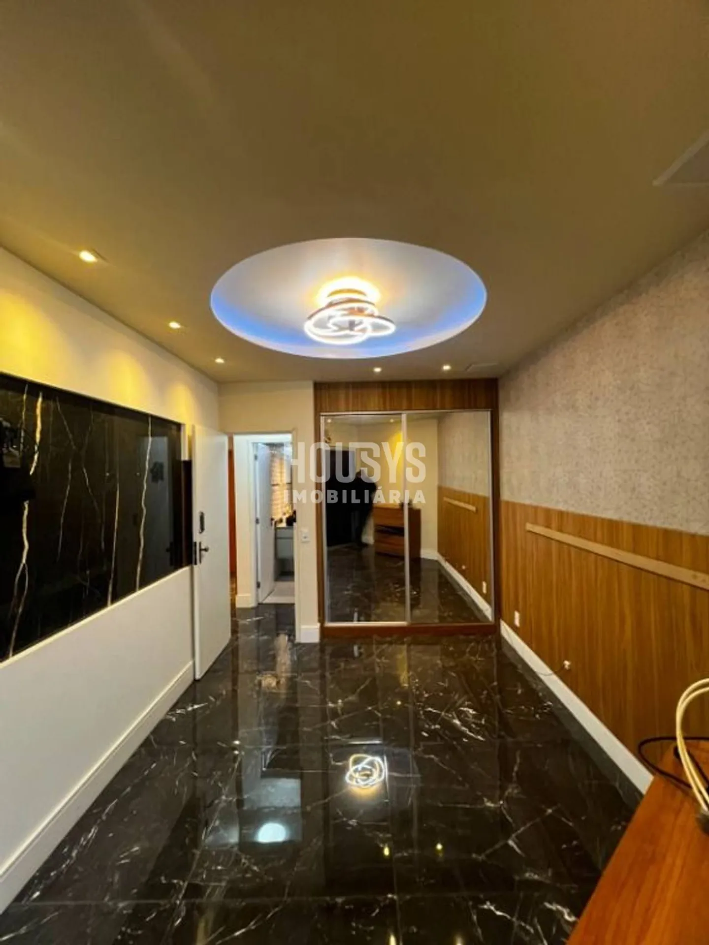 Apartment, 50 m², with a glass-enclosed balcony — photo 3