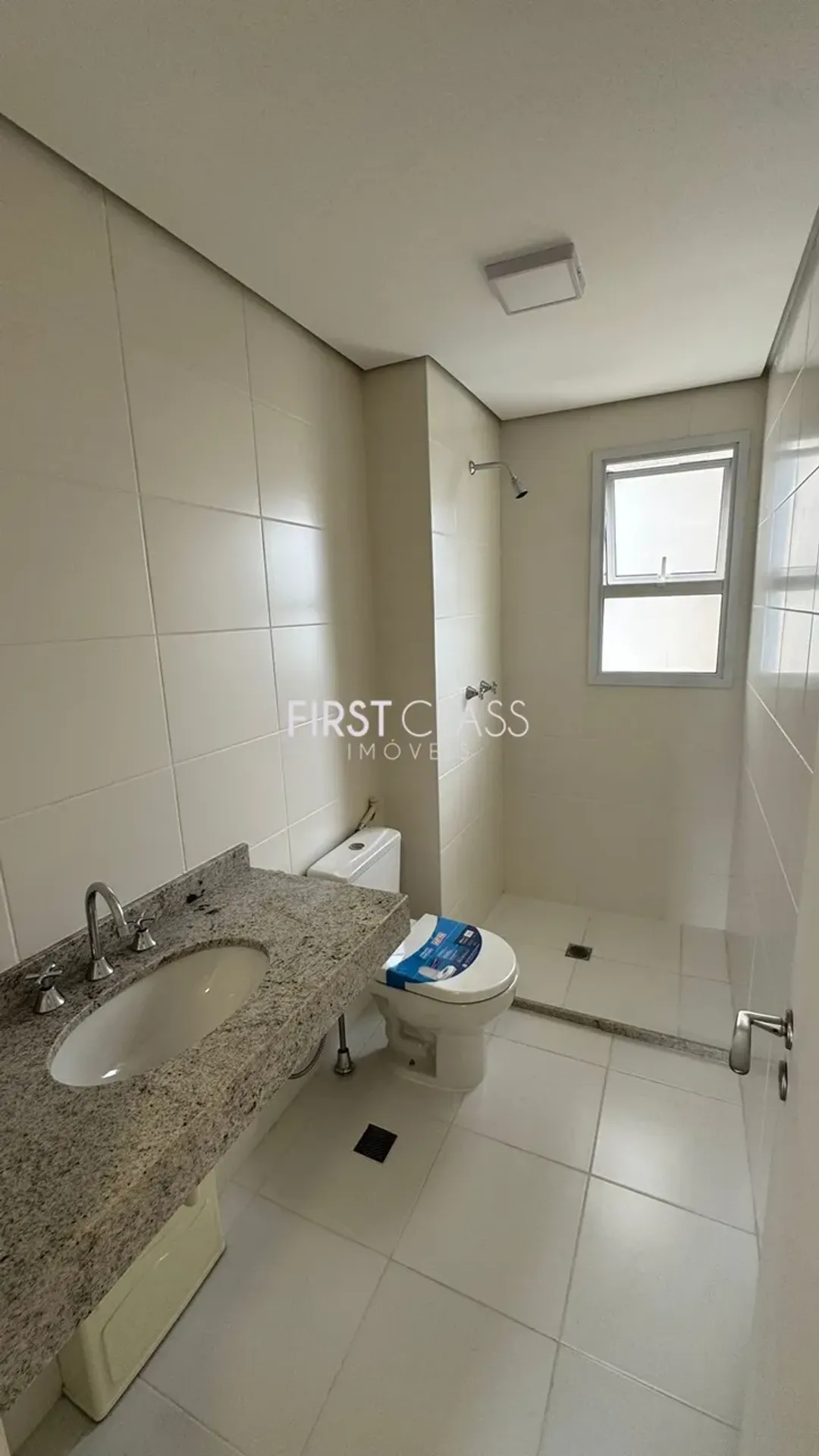 Wood or laminate floors in a 3-bedroom apartment, 113 m² — photo 14