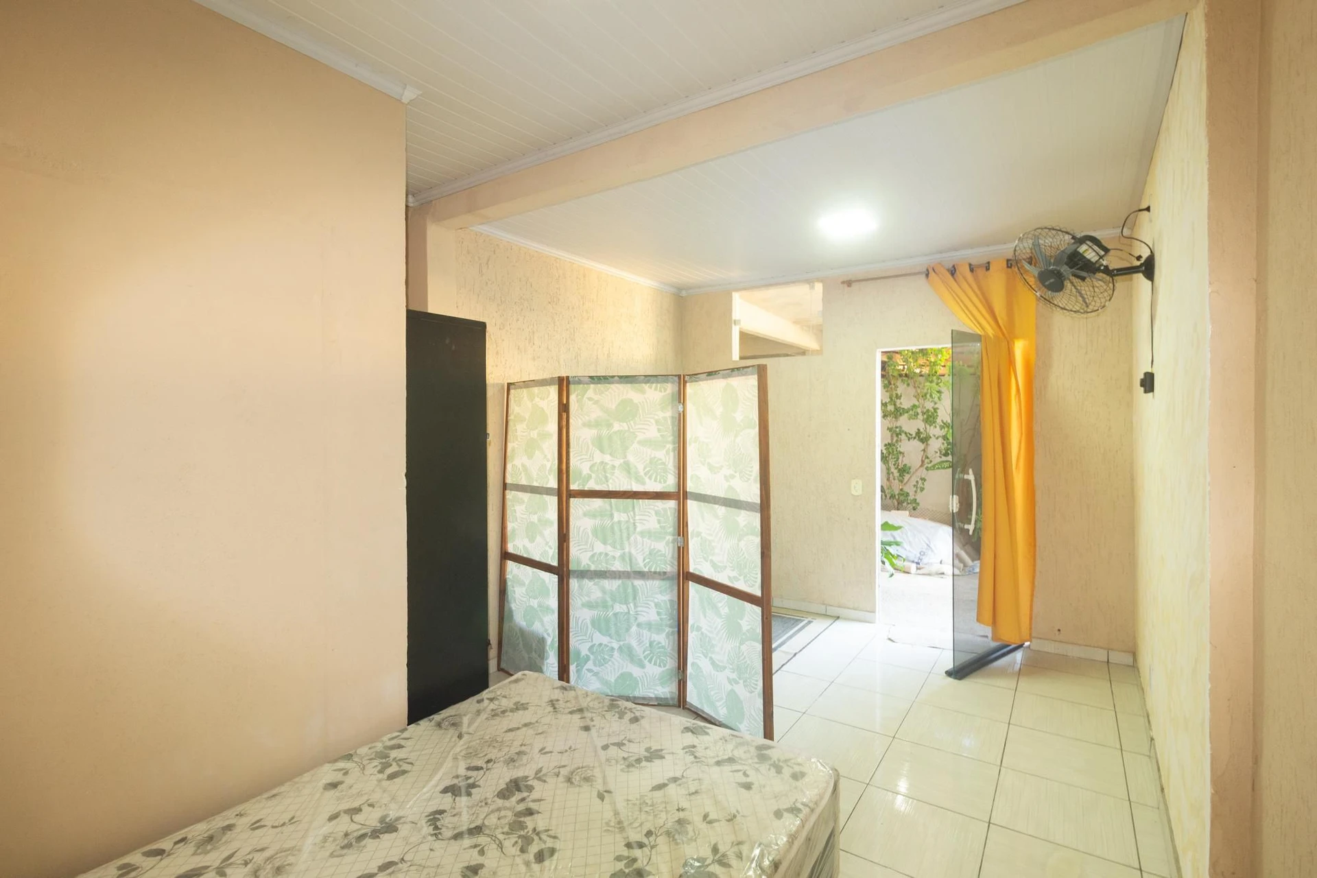 Unfurnished studio with 1 bedroom and 1 parking spot