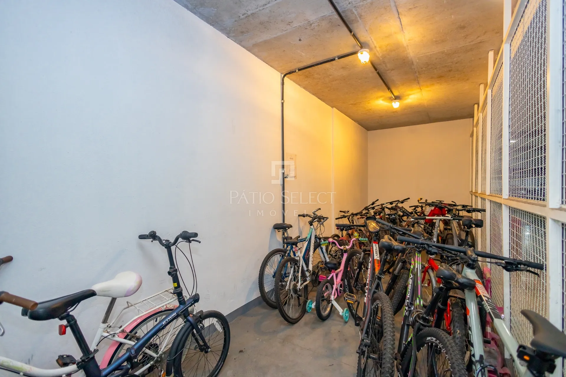 Apartment on the 8th floor with a glass-enclosed balcony — photo 72