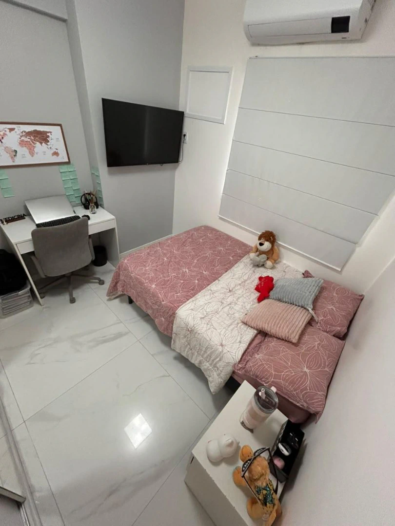 Walk-in closet in a 4-bedroom apartment, 115 m² — photo 13