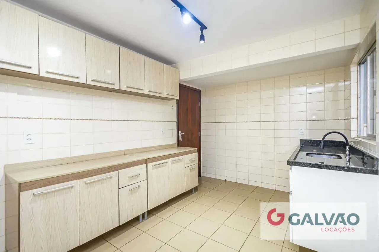 Two-story house with fitted kitchen and 2 parking spots — photo 4