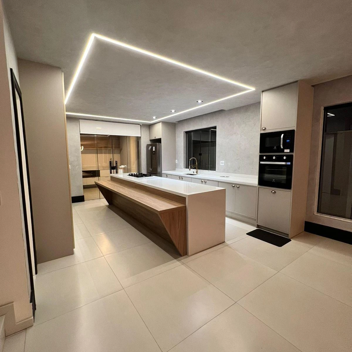 600 m² house with 4 en-suite bedrooms and 3 parking spots — photo 3