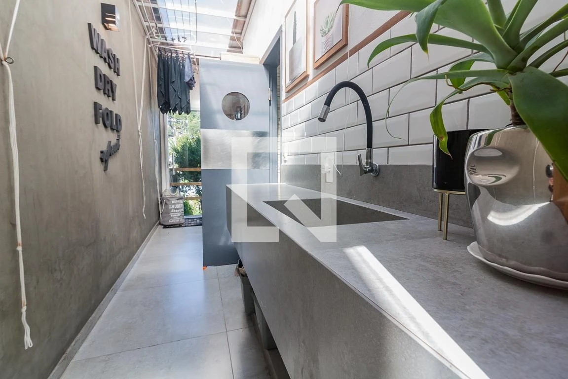 Furnished studio in a building with a pool — photo 34