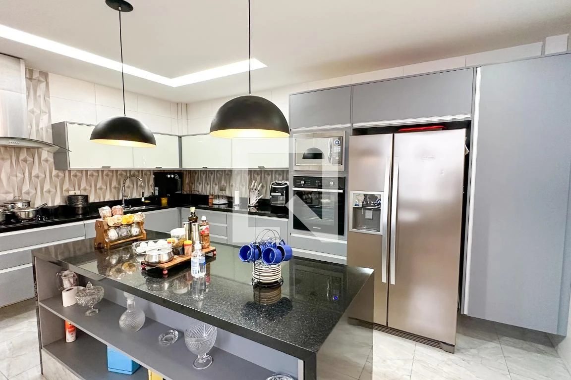 Furnished apartment, 144 m², with a walk-in closet — photo 4