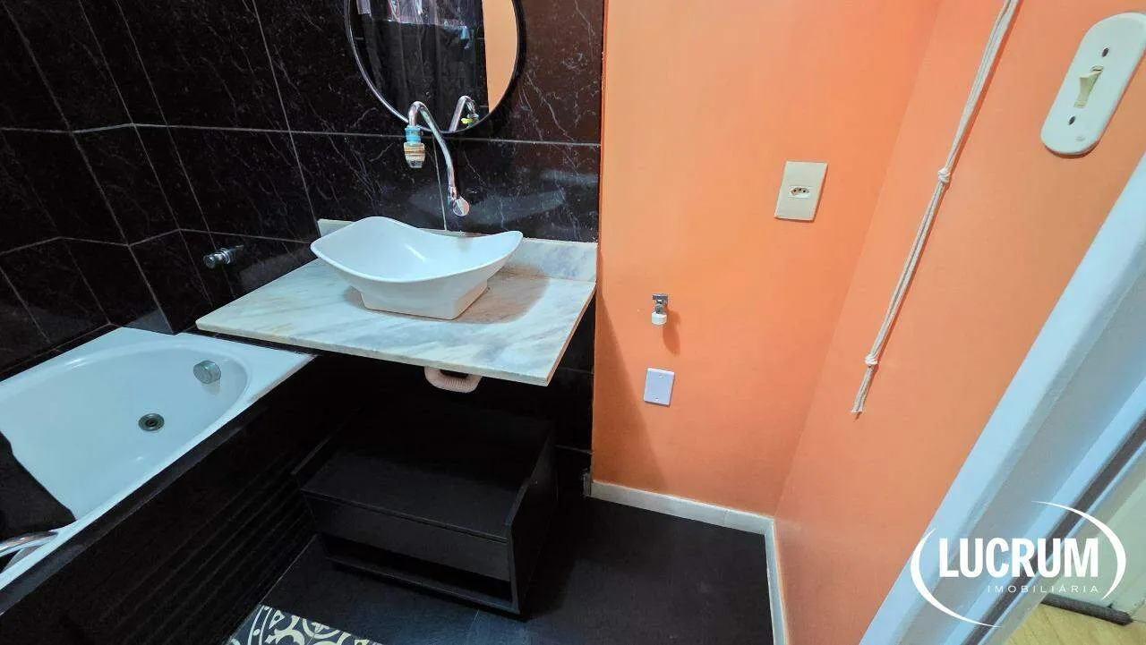 Apartamento de 1 quarto com banheiro e banheira — photo 7