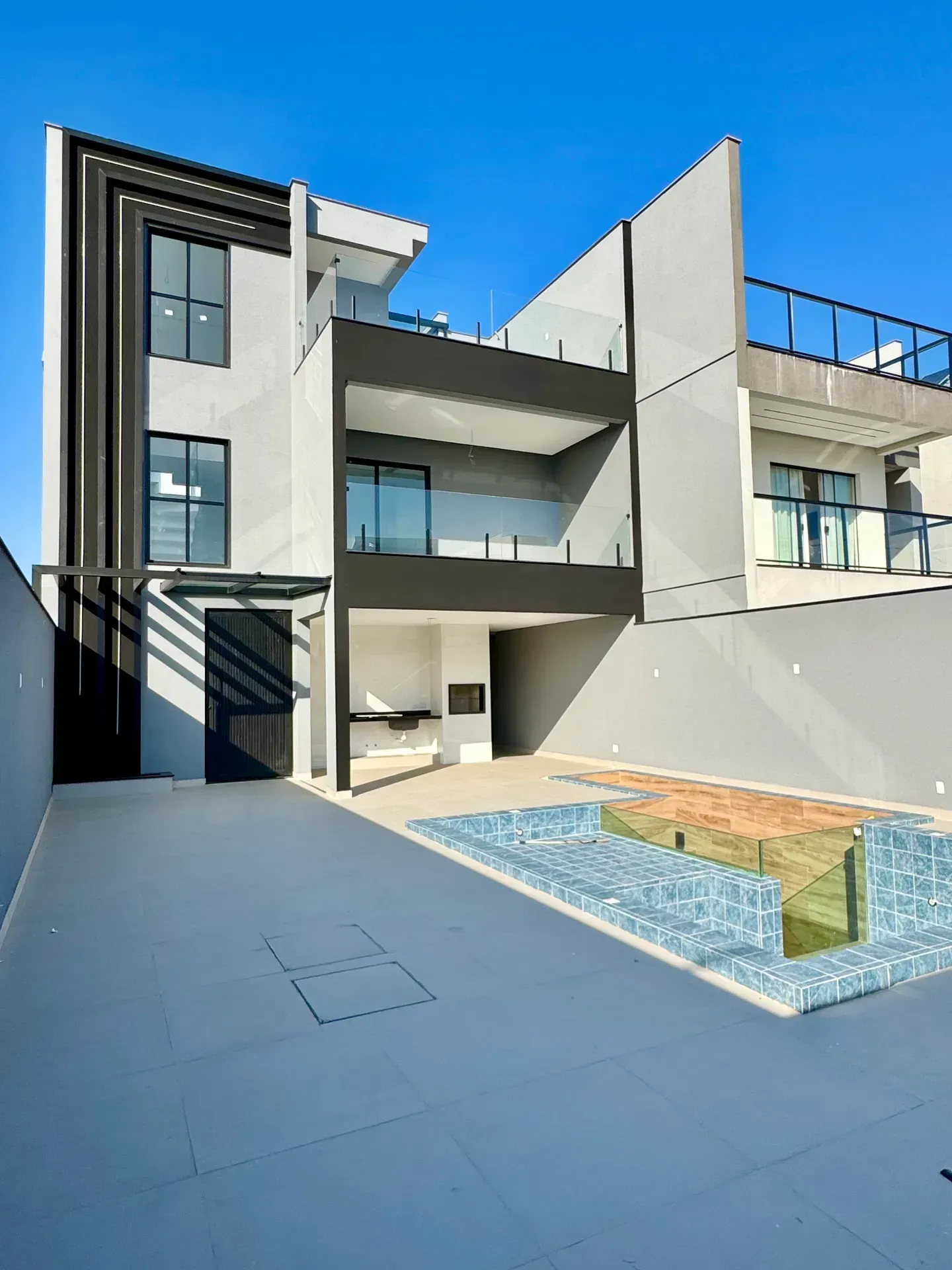 House with 5 bedrooms, 370 m² and 2 parking spots — photo 3