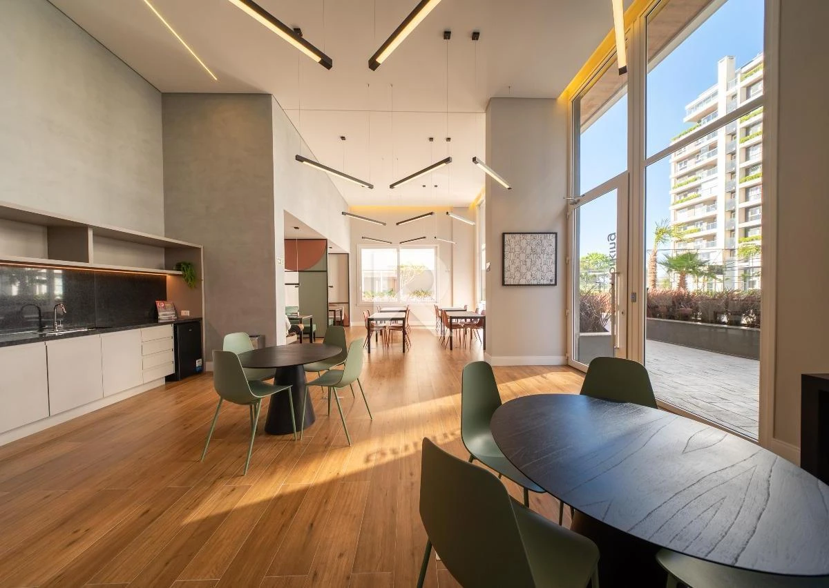 Furnished apartment, 87 m², with a glass-enclosed balcony — photo 12