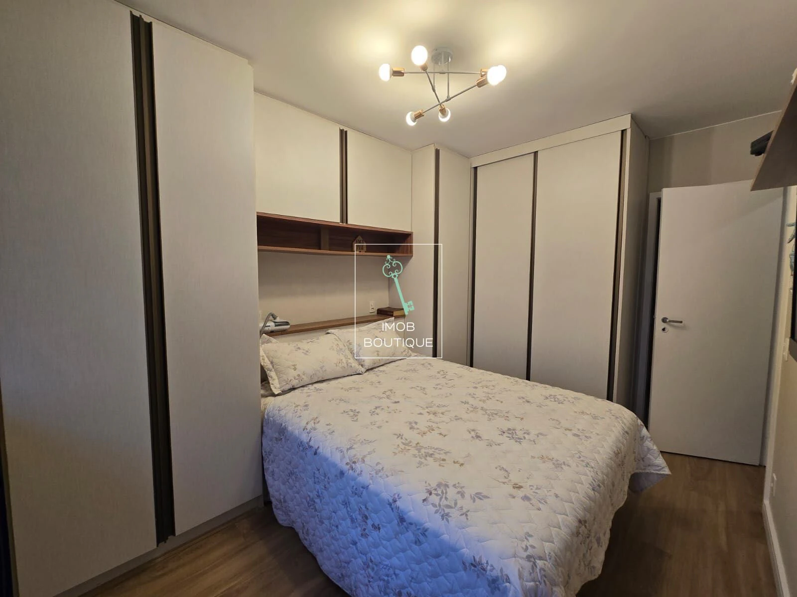 Furnished apartment, 88 m², with a glass-enclosed balcony — photo 12