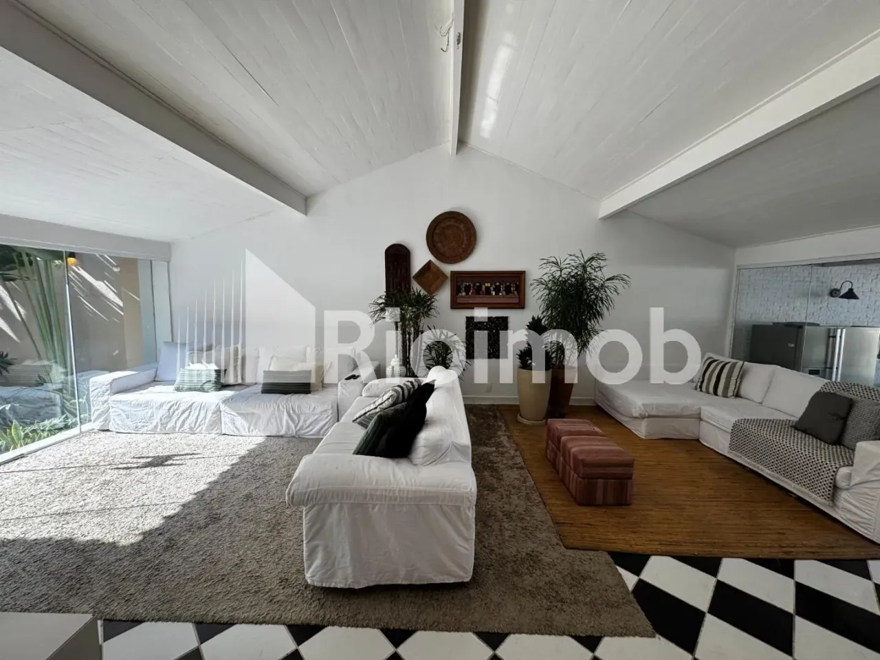 Furnished house with 4 bedrooms and an open-plan kitchen — photo 6