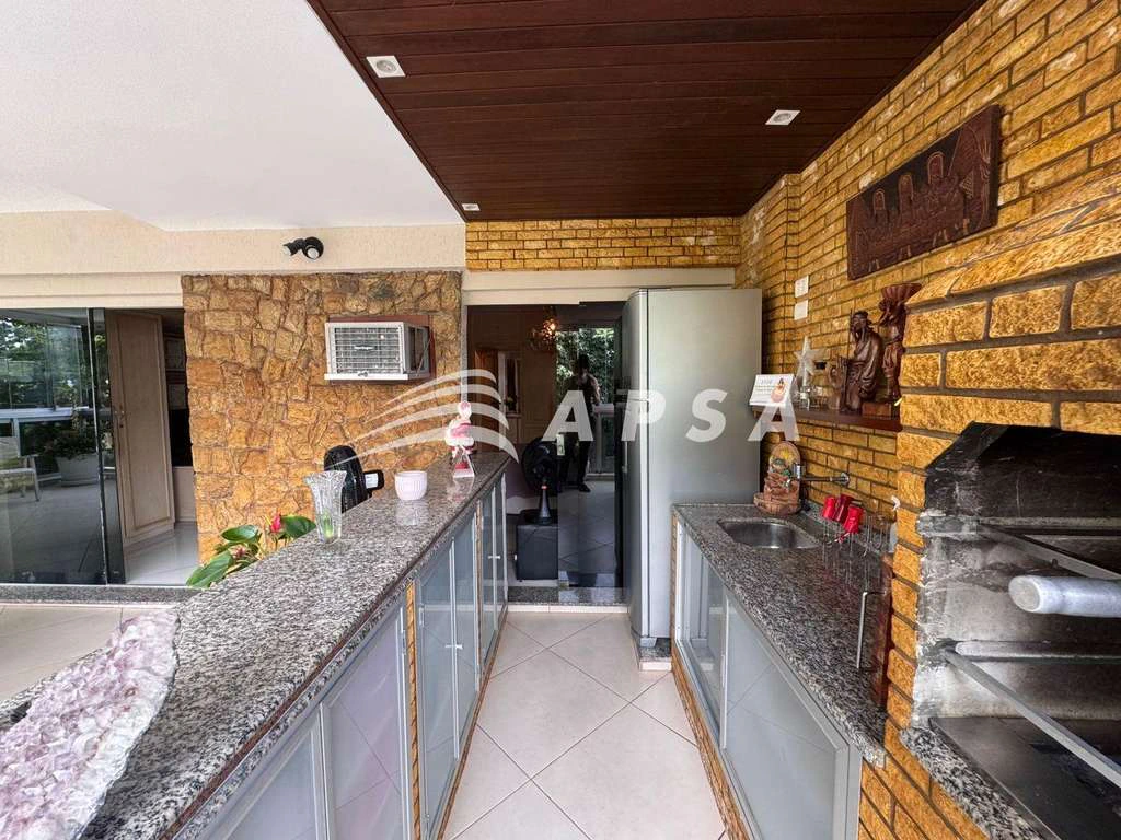 Furnished 208 m² apartment with 3 bedrooms and 2 parking spots — photo 25